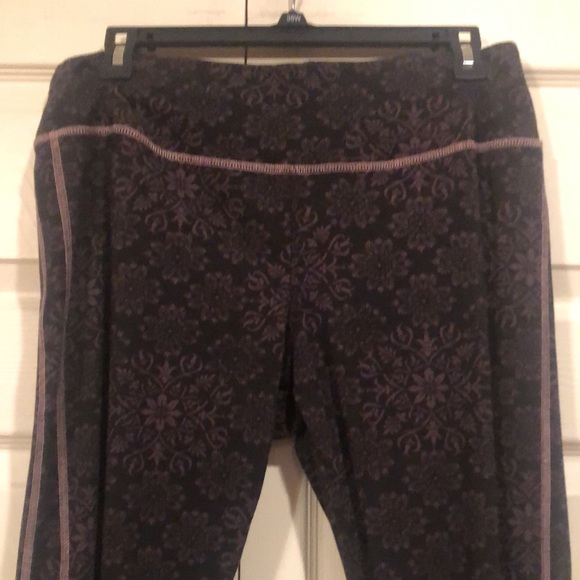 C Active -Large Athletic Pants Black Purple Design -Lace Inset at Outside Ankle - Picture 2 of 7